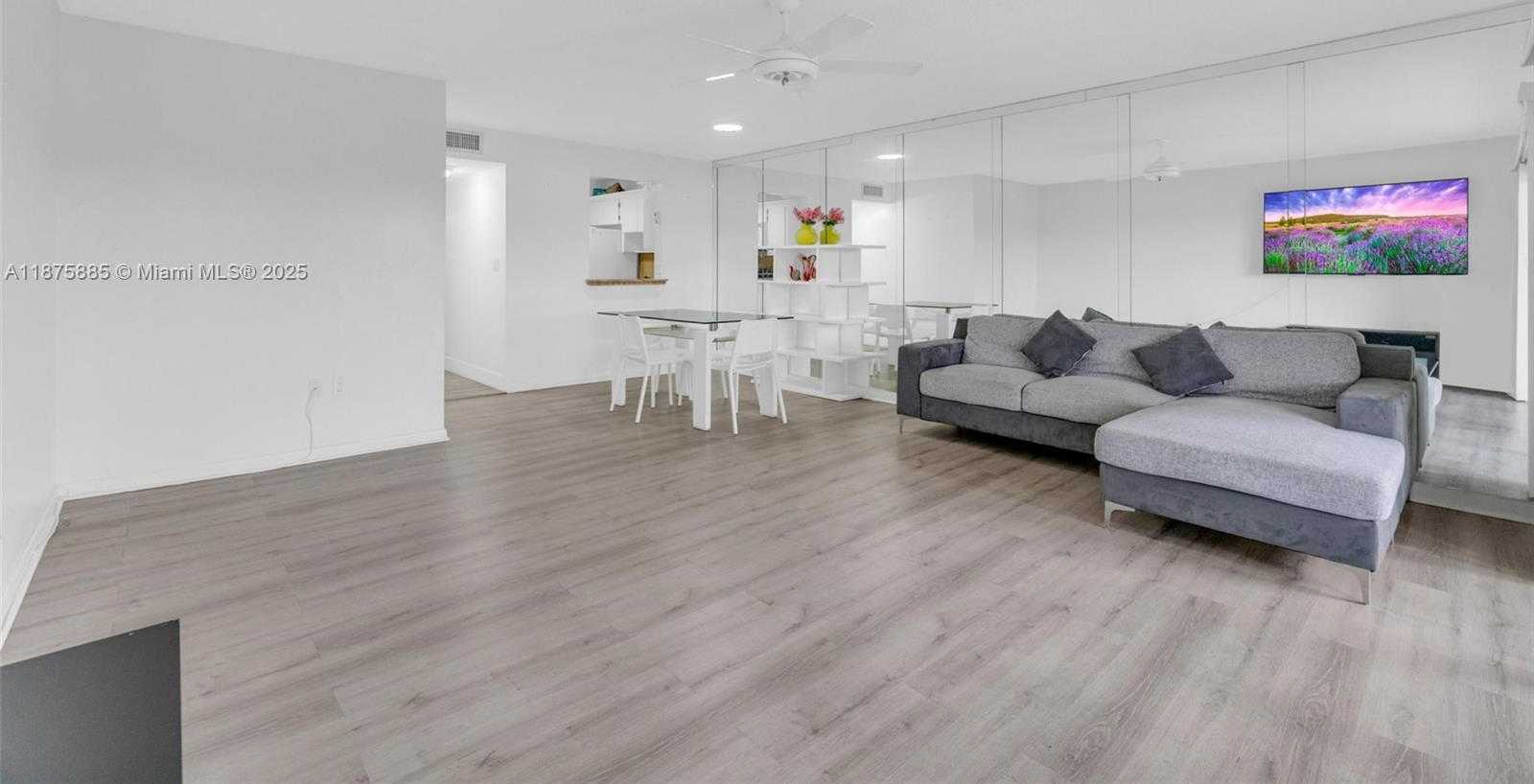 Small Image of 1021 MOCKINGBIRD LN #310, Plantation Number 36