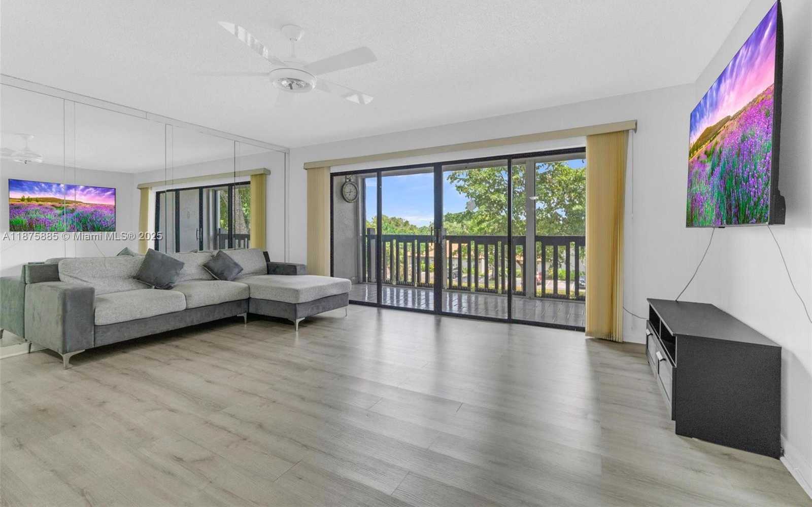 Small Image of 1021 MOCKINGBIRD LN #310, Plantation Number 37