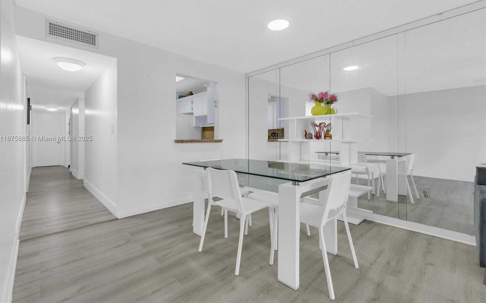 Small Image of 1021 MOCKINGBIRD LN #310, Plantation Number 4