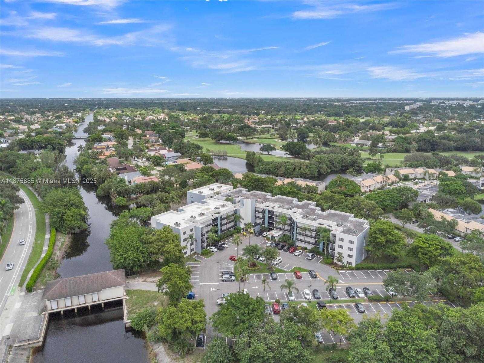 Small Image of 1021 MOCKINGBIRD LN #310, Plantation Number 43