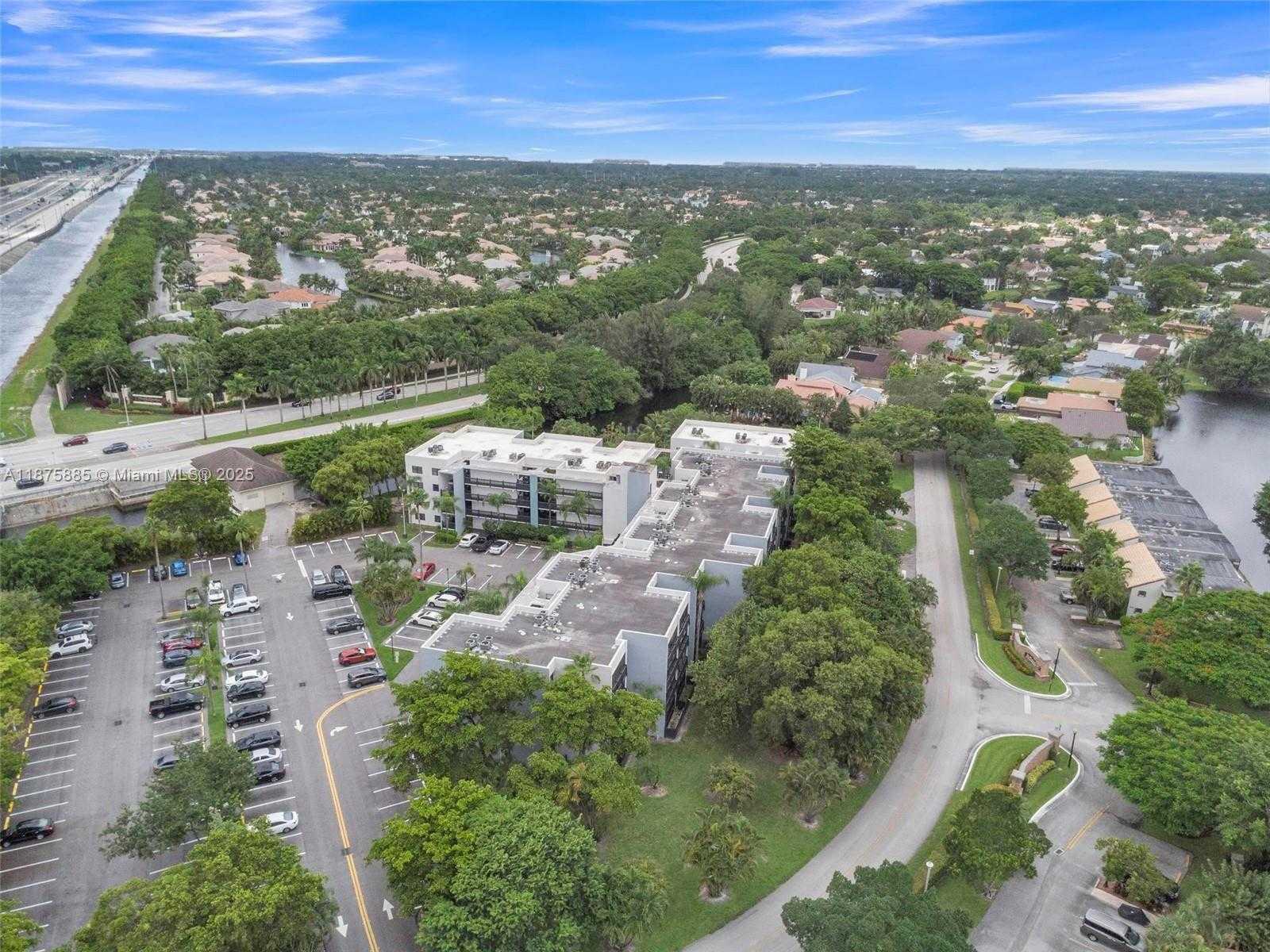 Small Image of 1021 MOCKINGBIRD LN #310, Plantation Number 45