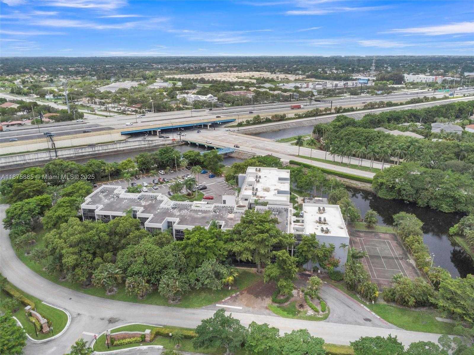 Small Image of 1021 MOCKINGBIRD LN #310, Plantation Number 46