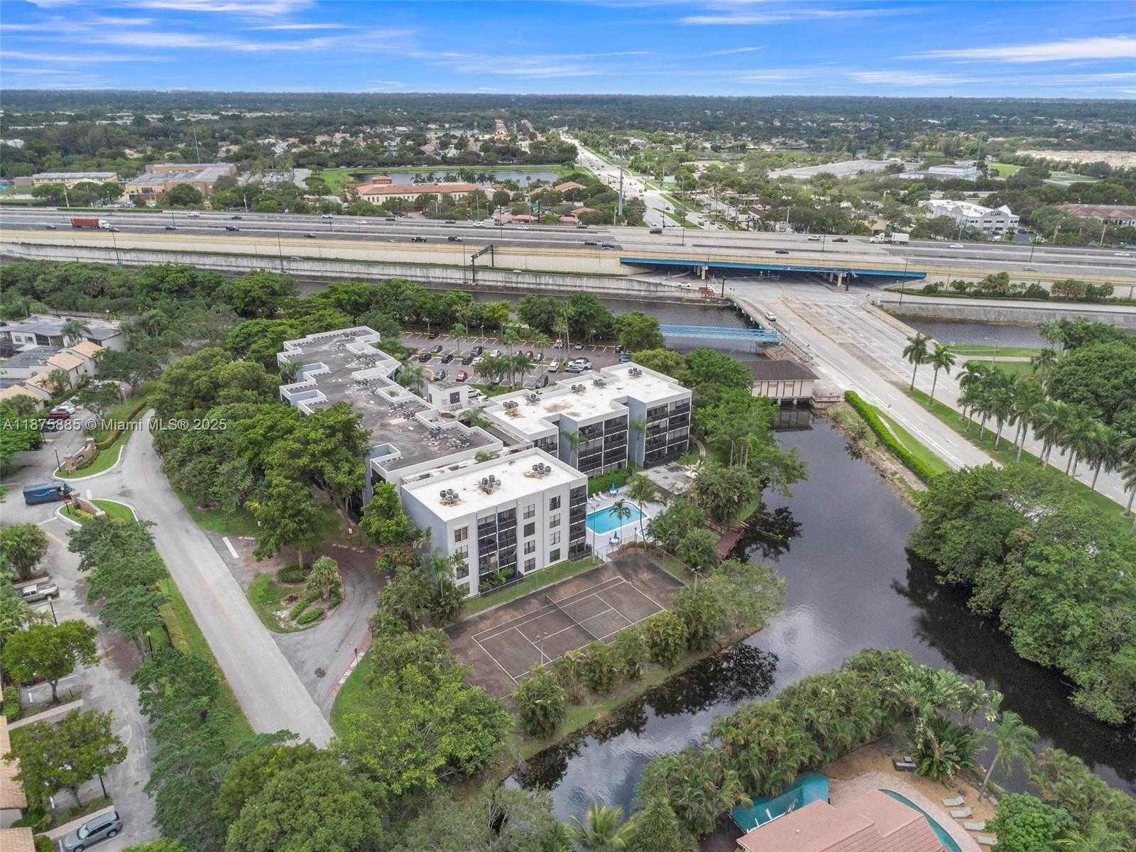 Small Image of 1021 MOCKINGBIRD LN #310, Plantation Number 47