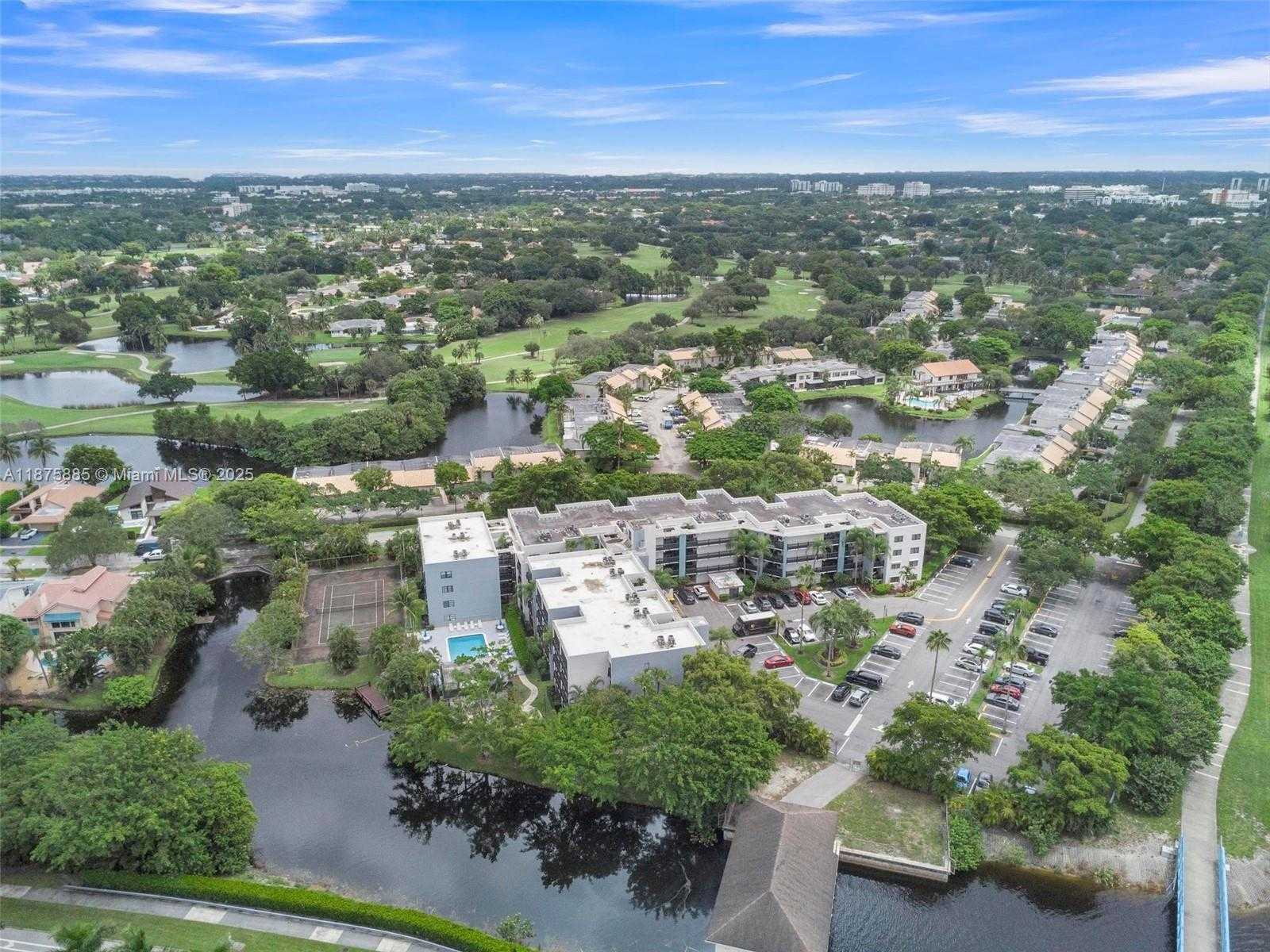 Small Image of 1021 MOCKINGBIRD LN #310, Plantation Number 48