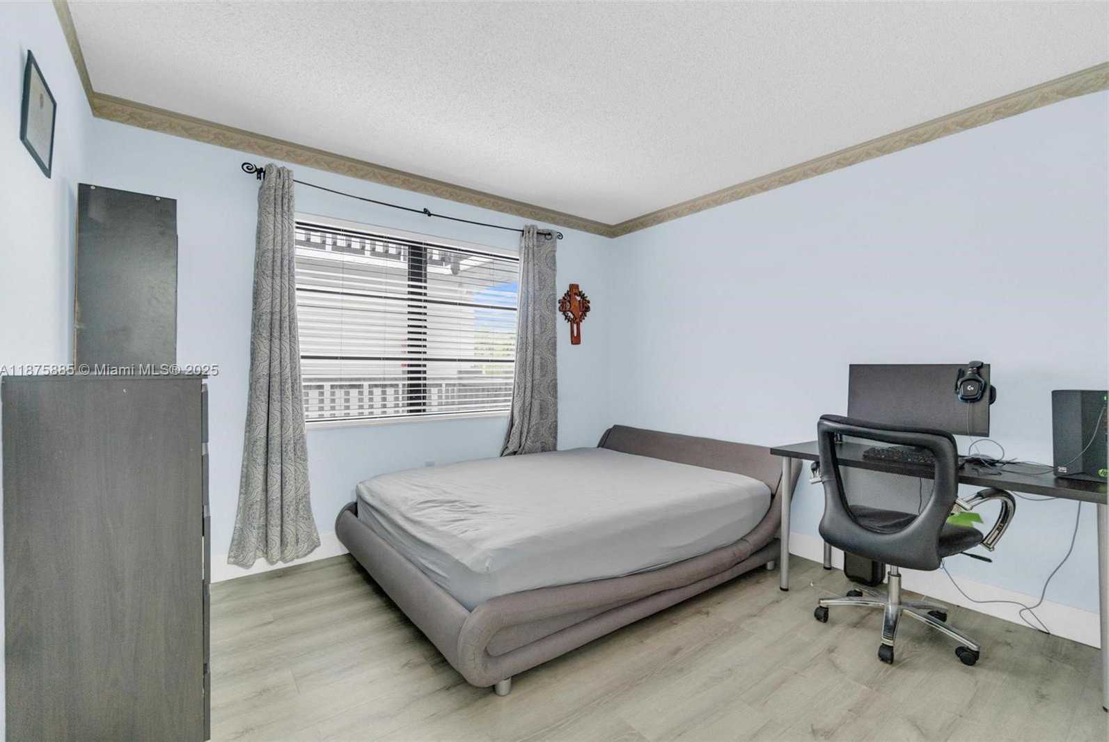 Small Image of 1021 MOCKINGBIRD LN #310, Plantation Number 6