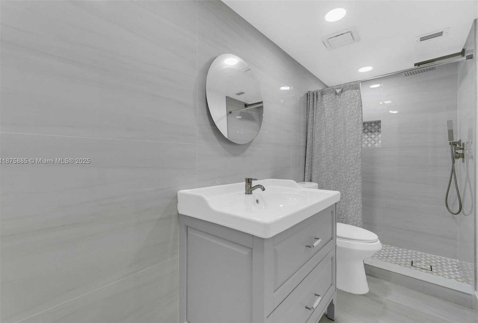 Small Image of 1021 MOCKINGBIRD LN #310, Plantation Number 7