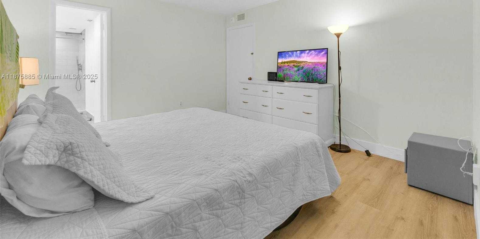 Small Image of 1021 MOCKINGBIRD LN #310, Plantation Number 8