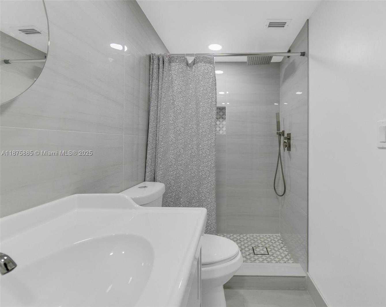 Small Image of 1021 MOCKINGBIRD LN #310, Plantation Number 9