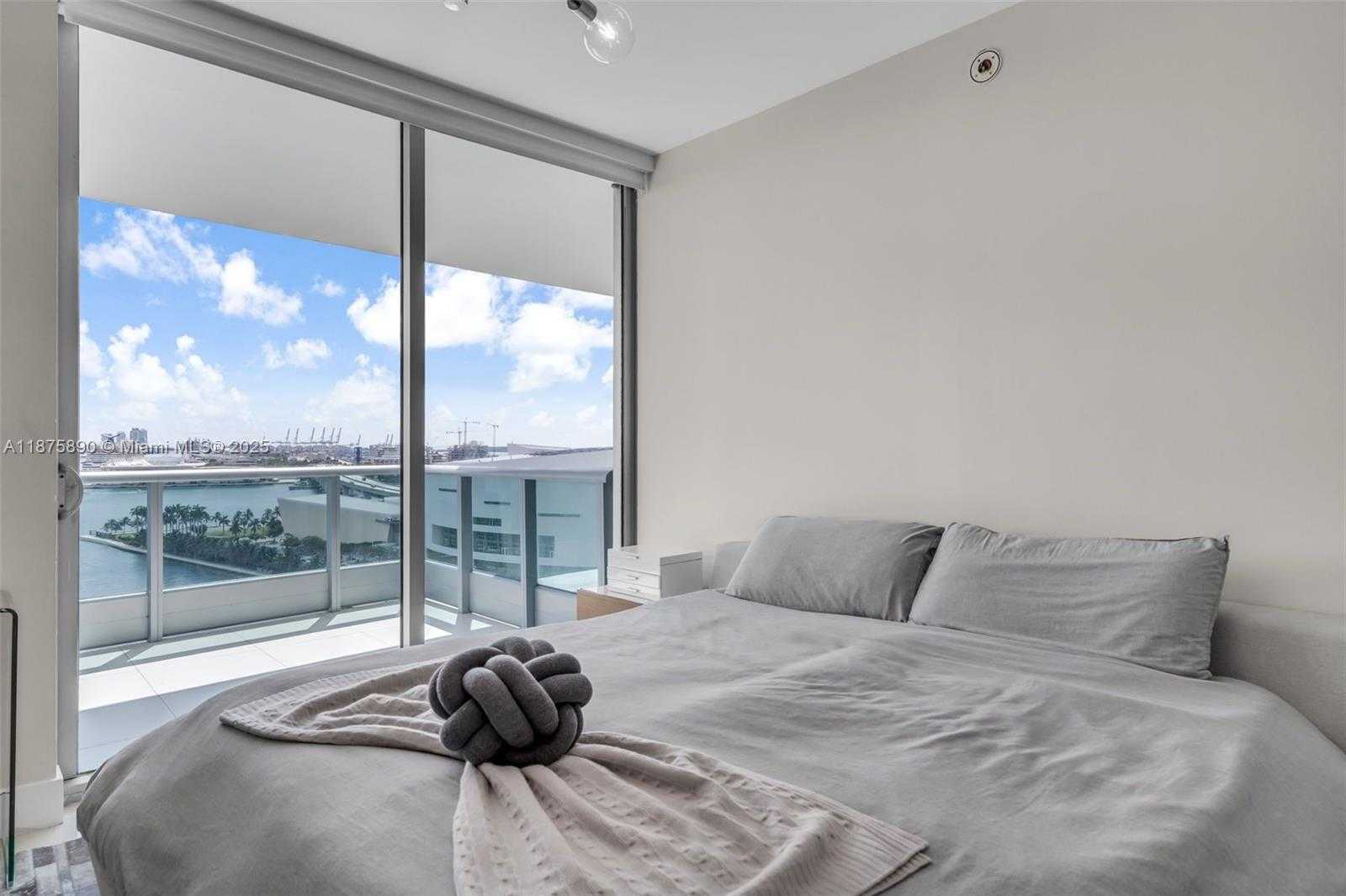 Small Image of 900 BISCAYNE BLVD #1707, Miami Number 14