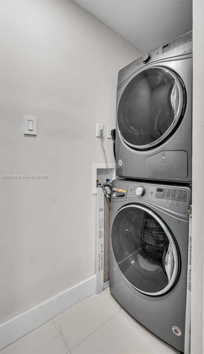 Small Image of 900 BISCAYNE BLVD #1707, Miami Number 20