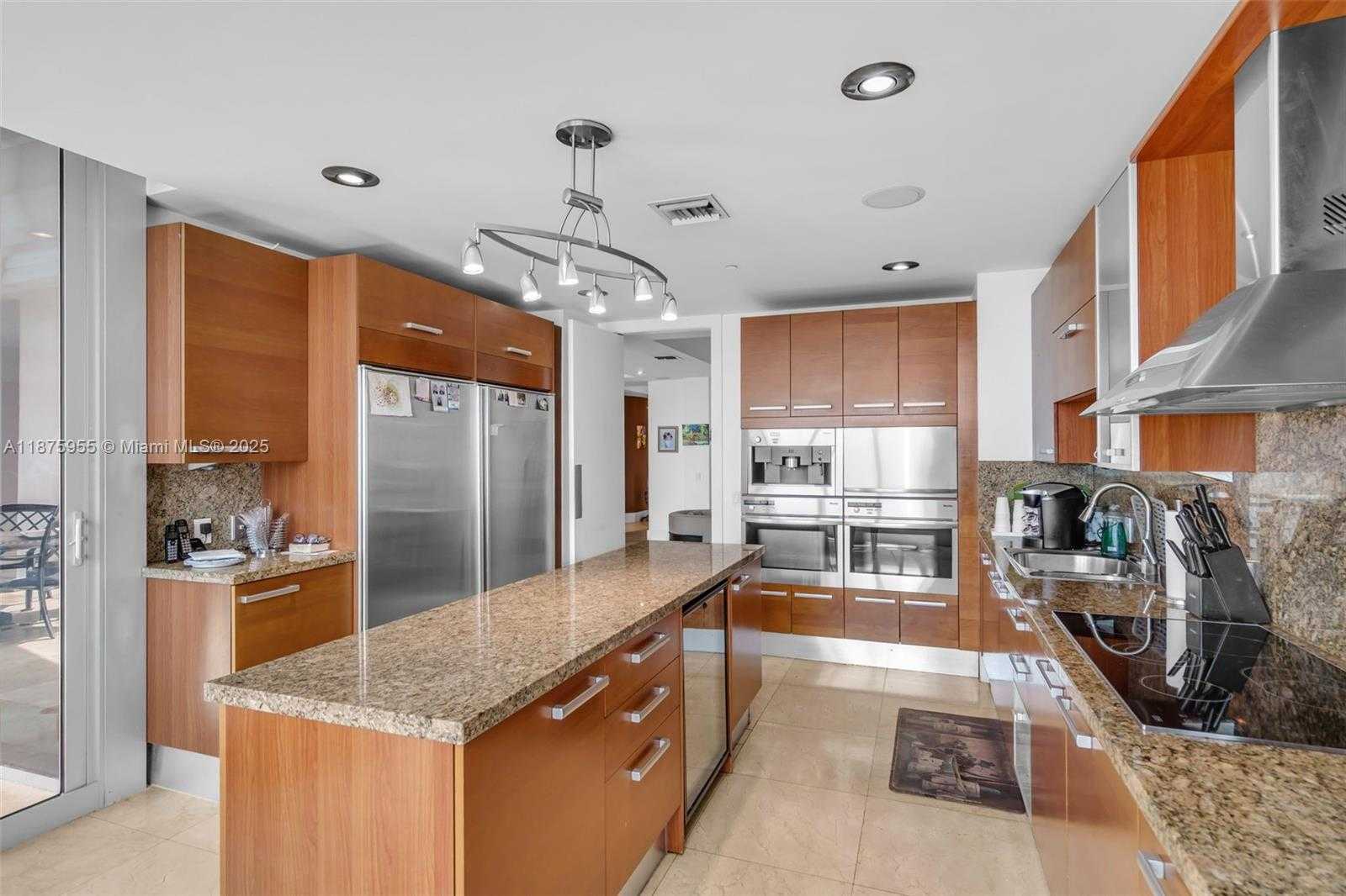 Small Image of 5959 COLLINS AVE #804, Miami Beach Number 14