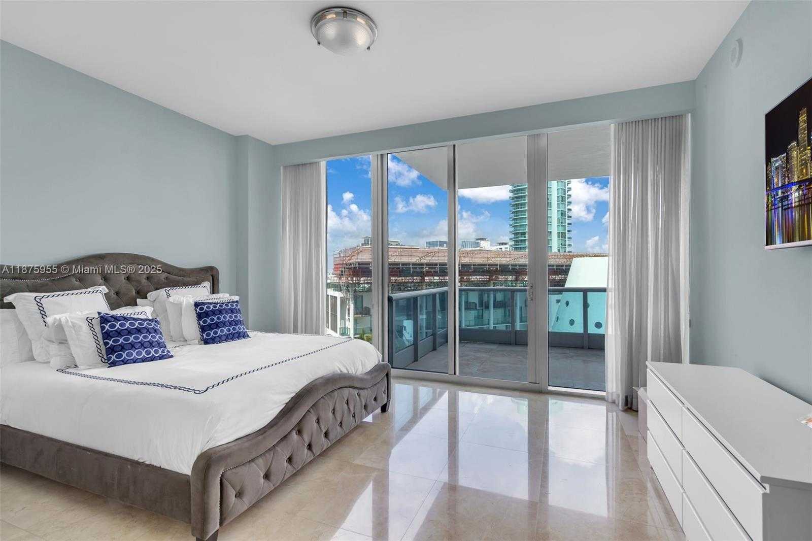 Small Image of 5959 COLLINS AVE #804, Miami Beach Number 25
