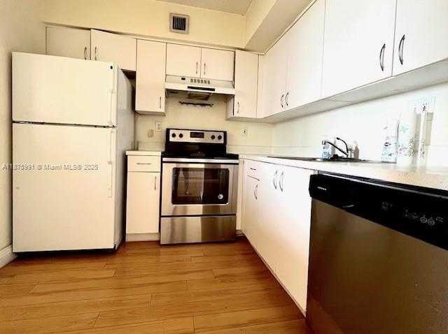 Small Image of 3300 NORTH EAST 191ST ST #703, Aventura Number 4