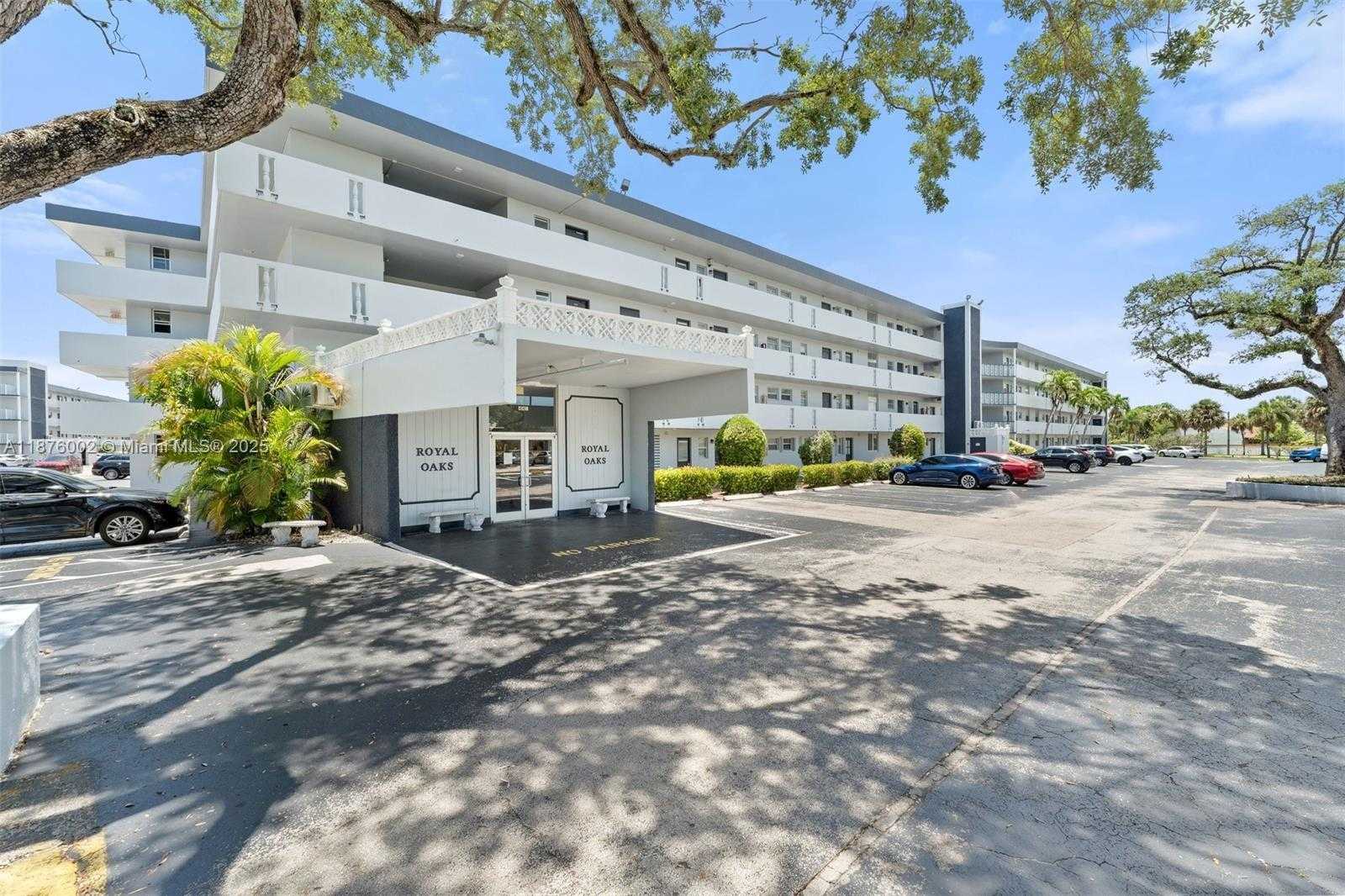 Small Image of 441 NORTH EAST 195TH ST #205, Miami Number 12