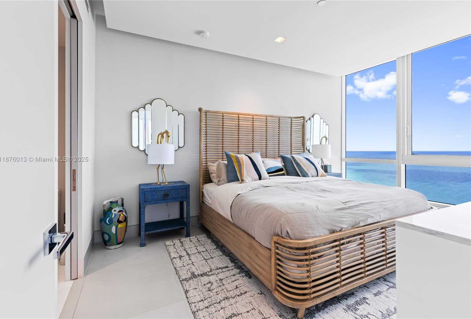 Small Image of 100 SOUTH POINTE DR #3605, Miami Beach Number 12