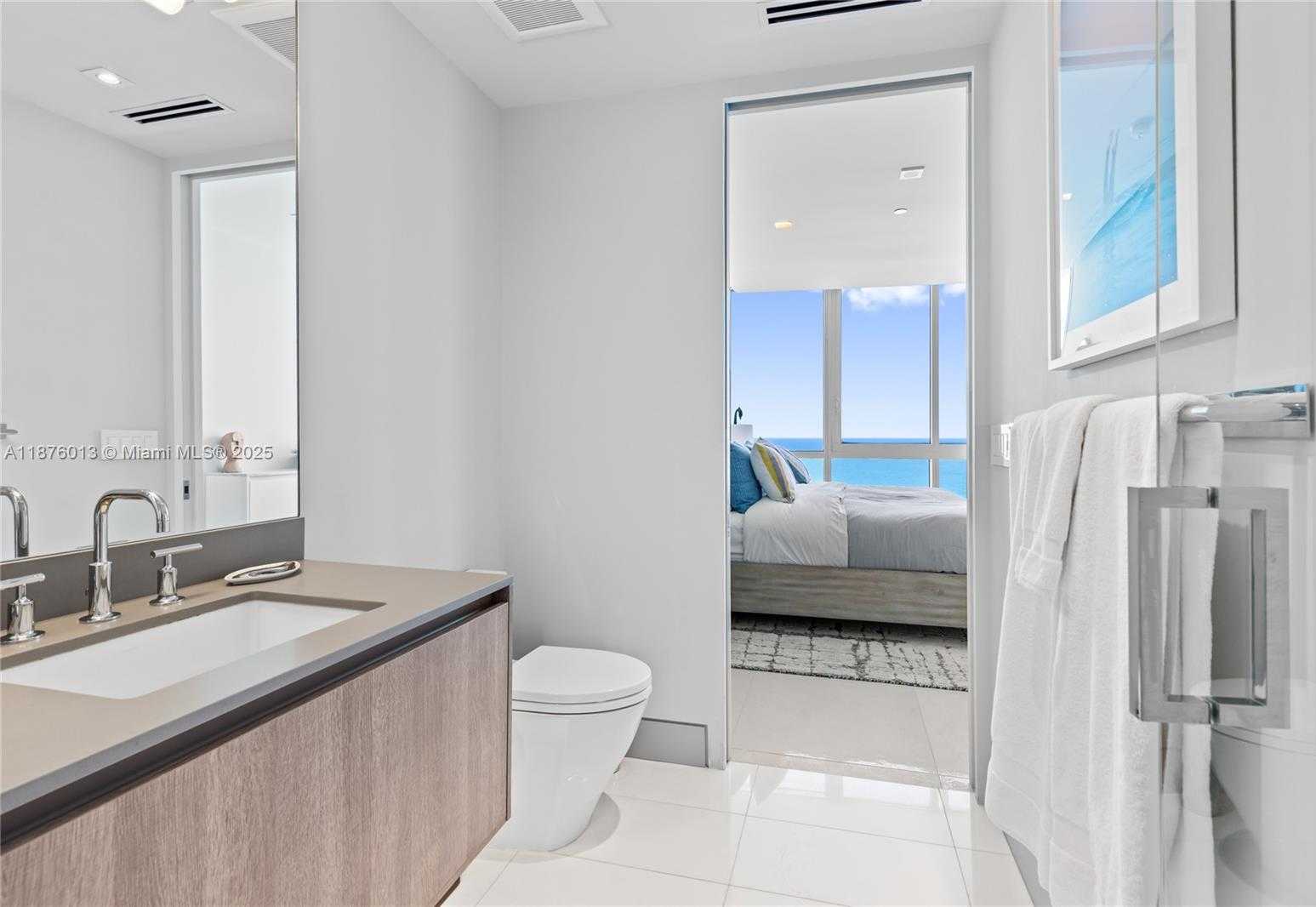 Small Image of 100 SOUTH POINTE DR #3605, Miami Beach Number 15