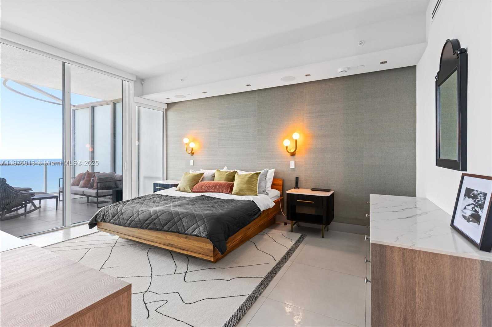 Small Image of 100 SOUTH POINTE DR #3605, Miami Beach Number 16
