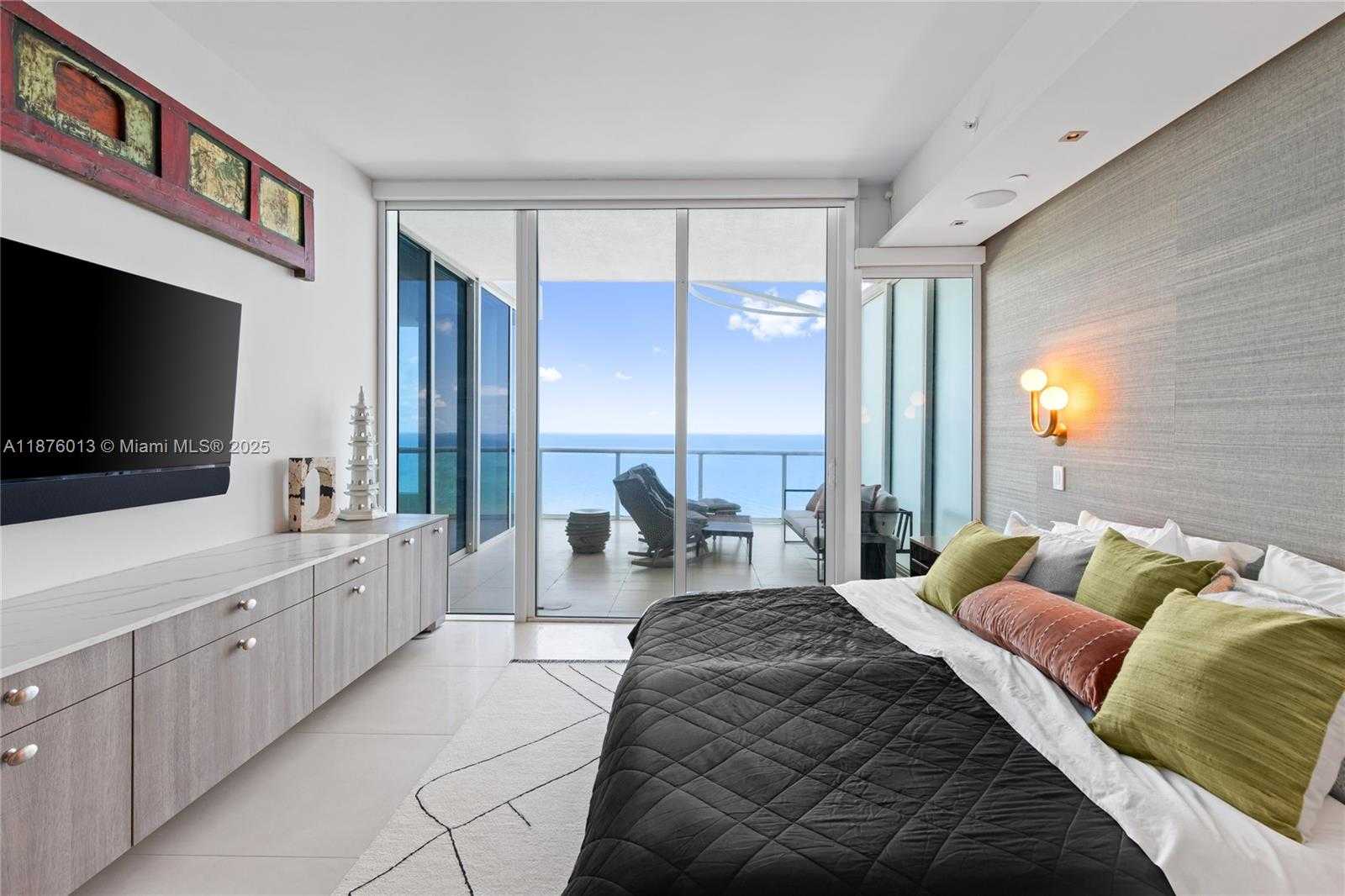 Small Image of 100 SOUTH POINTE DR #3605, Miami Beach Number 17