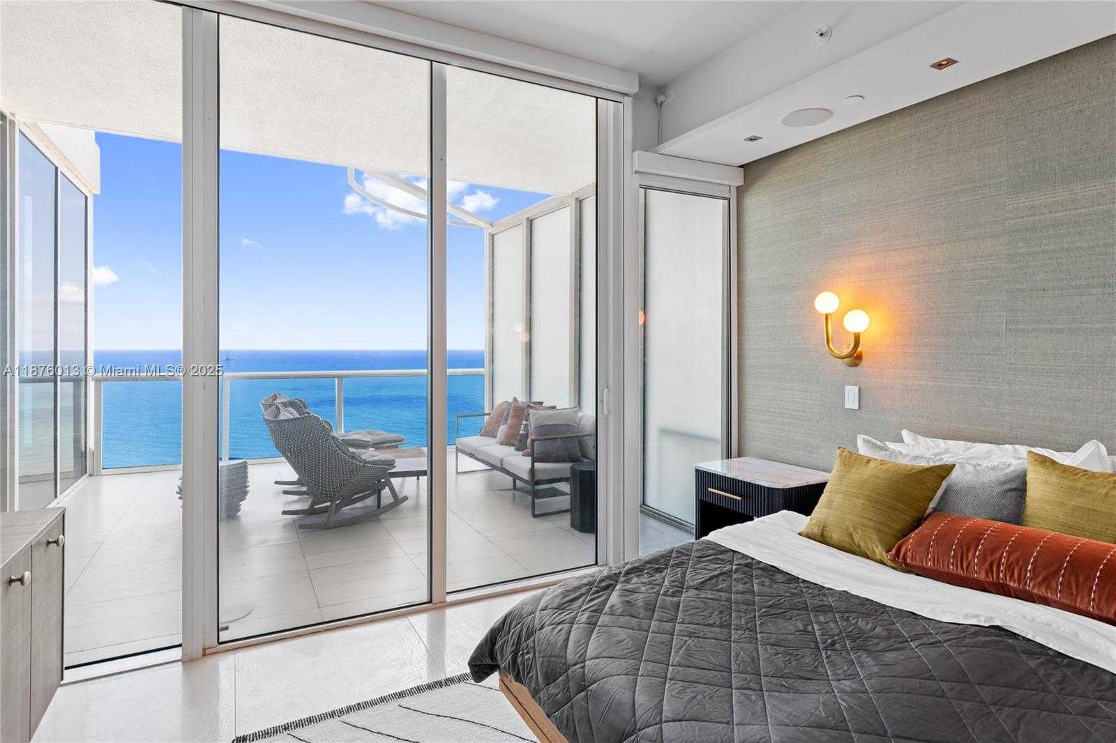 Small Image of 100 SOUTH POINTE DR #3605, Miami Beach Number 18