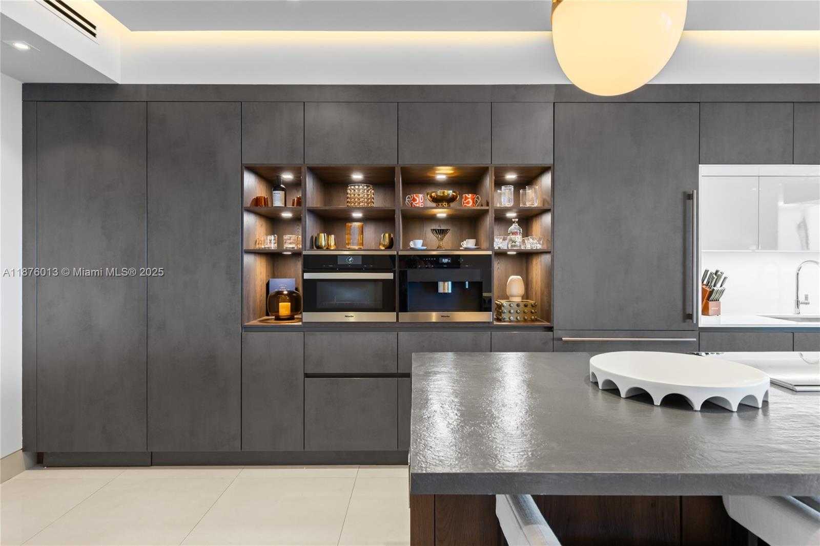 Small Image of 100 SOUTH POINTE DR #3605, Miami Beach Number 2