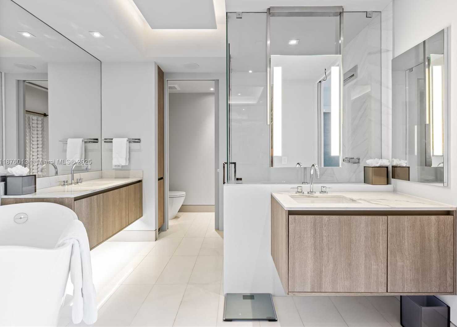 Small Image of 100 SOUTH POINTE DR #3605, Miami Beach Number 20