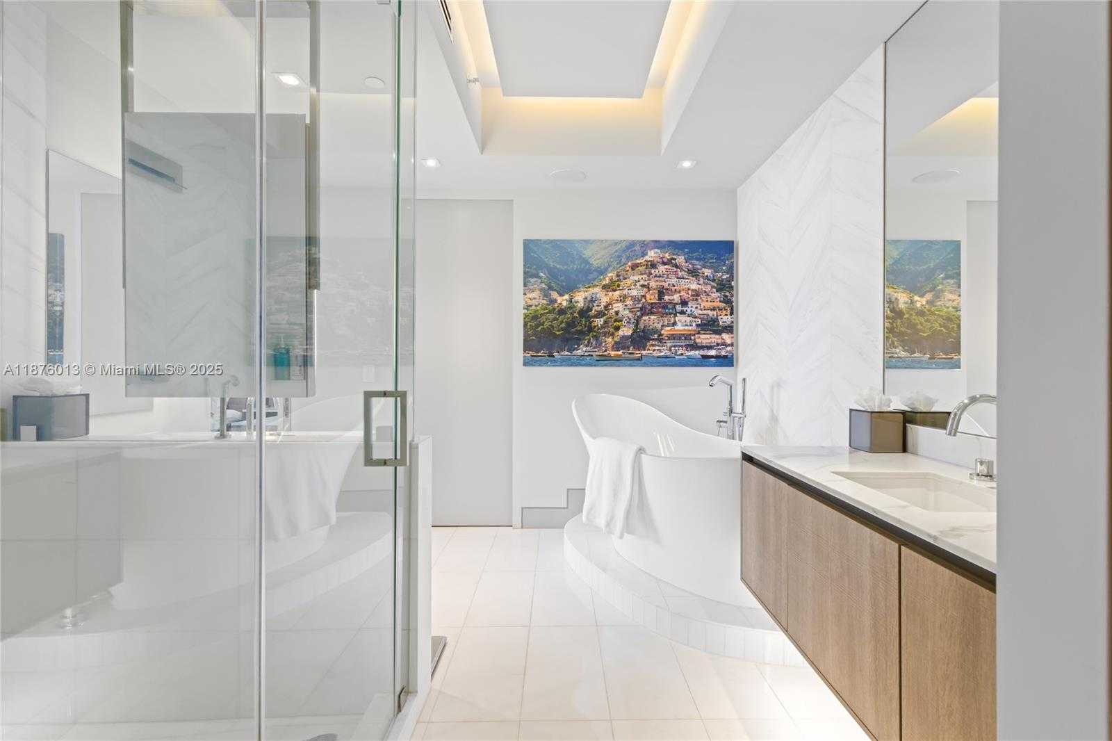 Small Image of 100 SOUTH POINTE DR #3605, Miami Beach Number 21