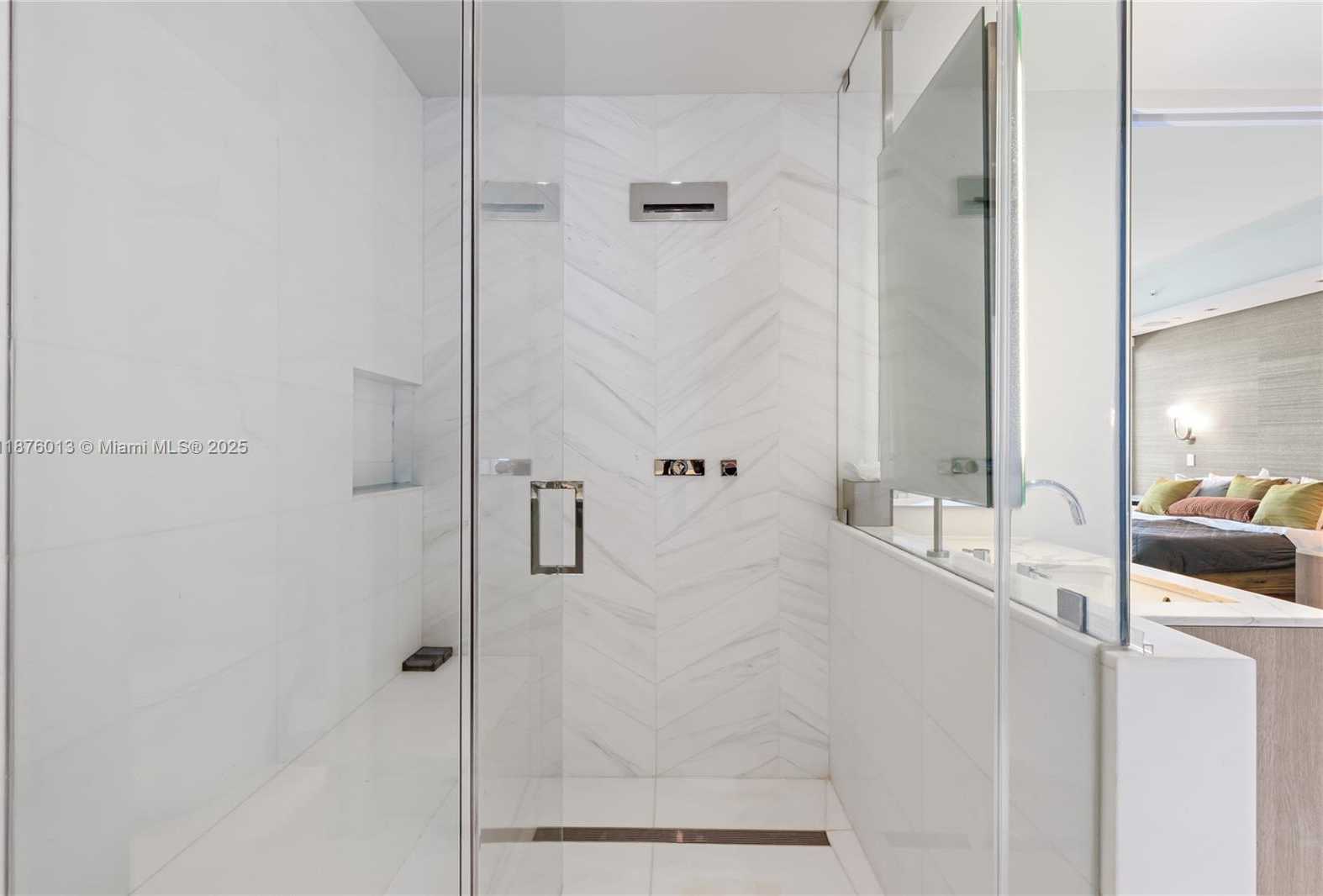 Small Image of 100 SOUTH POINTE DR #3605, Miami Beach Number 22