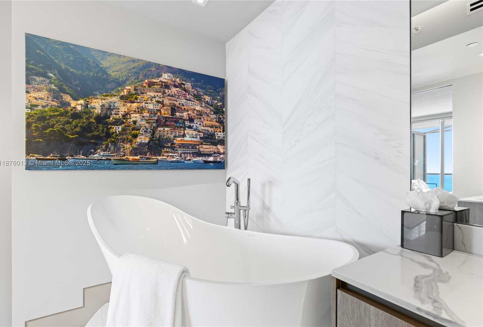 Small Image of 100 SOUTH POINTE DR #3605, Miami Beach Number 23