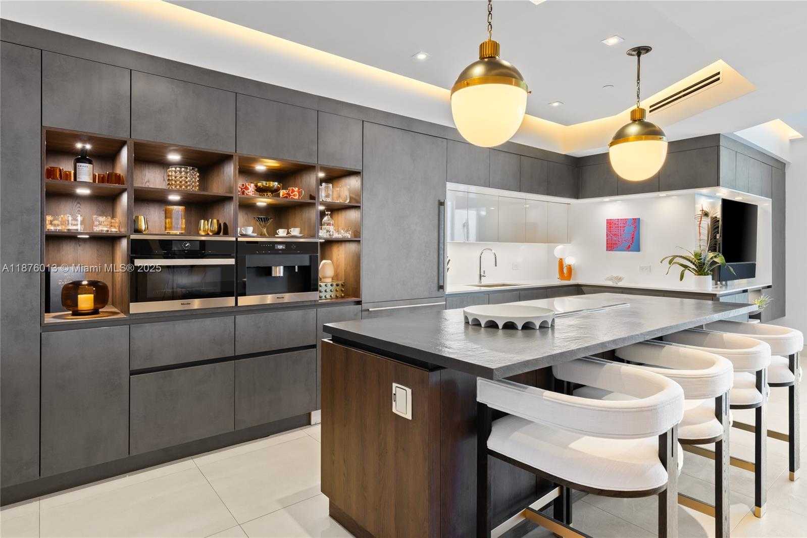 Small Image of 100 SOUTH POINTE DR #3605, Miami Beach Number 3