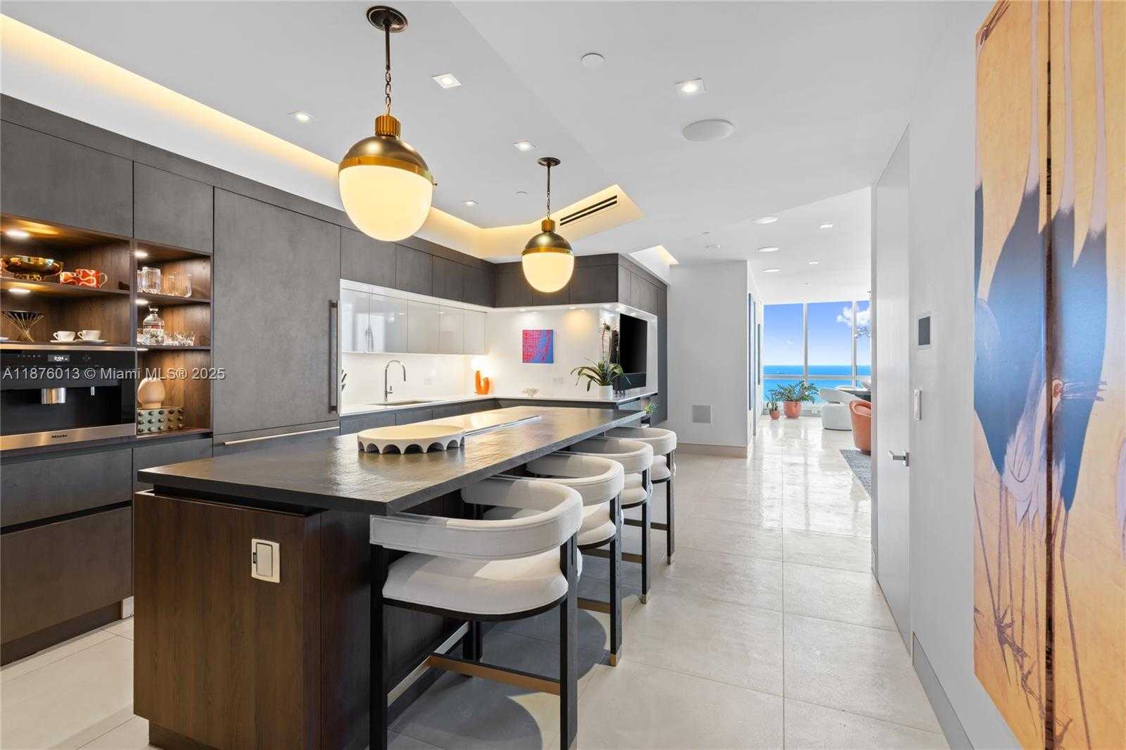 Small Image of 100 SOUTH POINTE DR #3605, Miami Beach Number 4