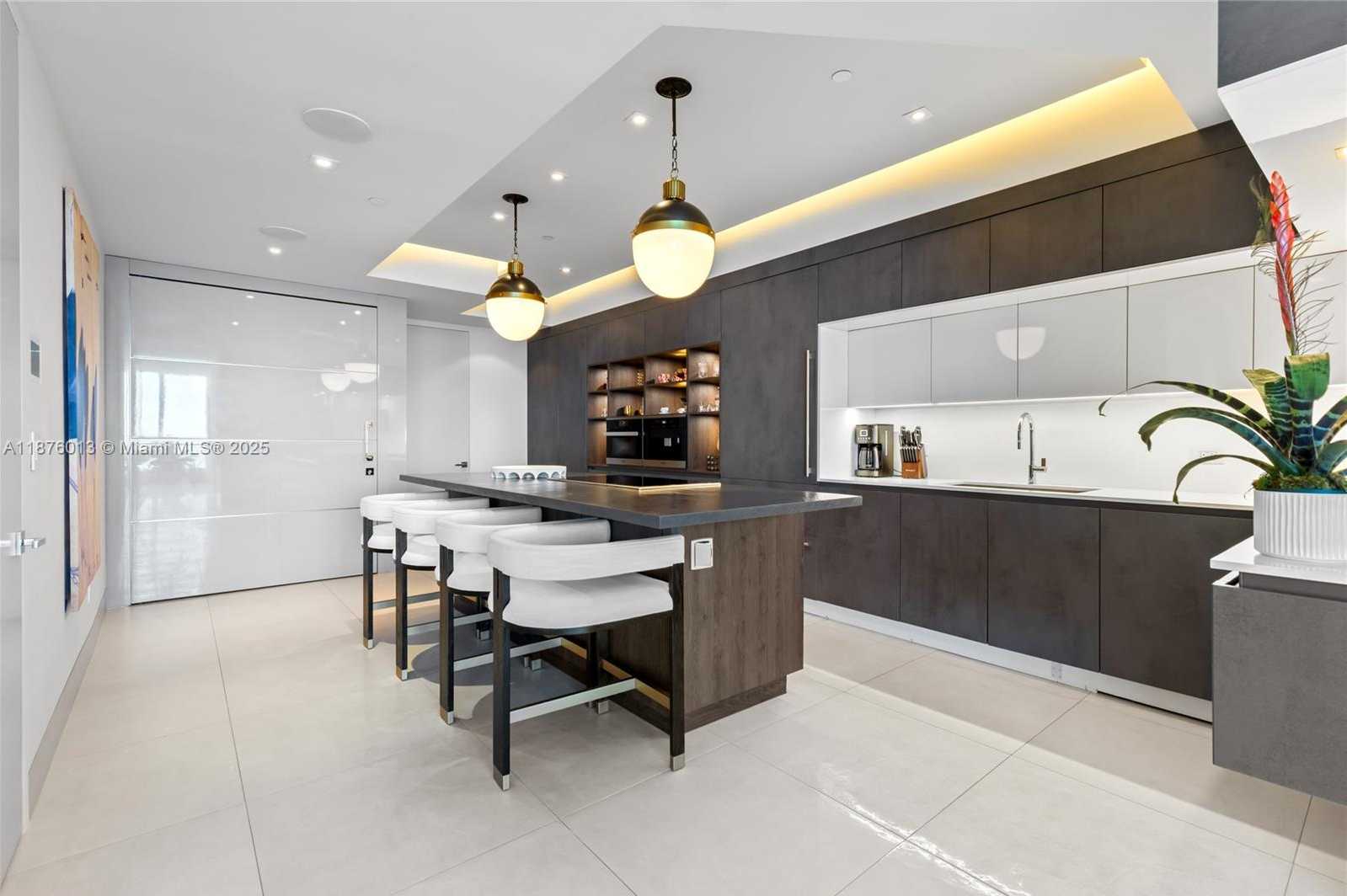 Small Image of 100 SOUTH POINTE DR #3605, Miami Beach Number 5