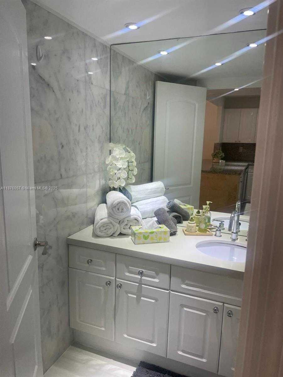 Small Image of 2301 COLLINS AVE #632, Miami Beach Number 13