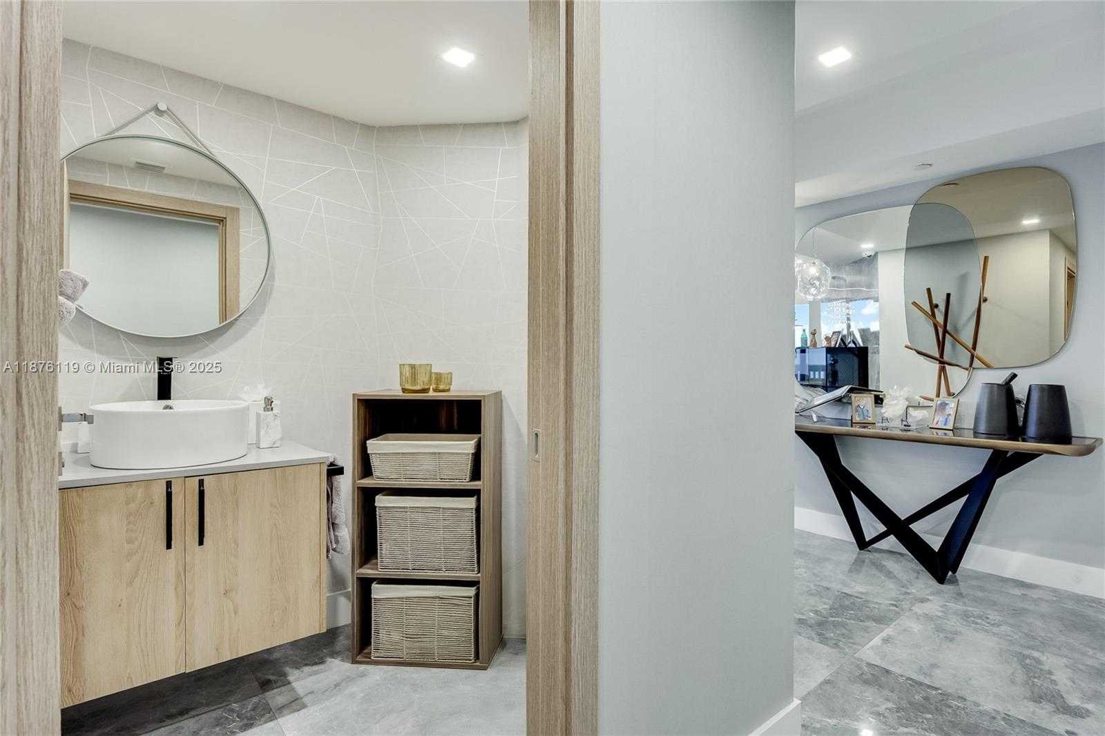 Small Image of 2000 ISLAND BLVD #2507, Aventura Number 12