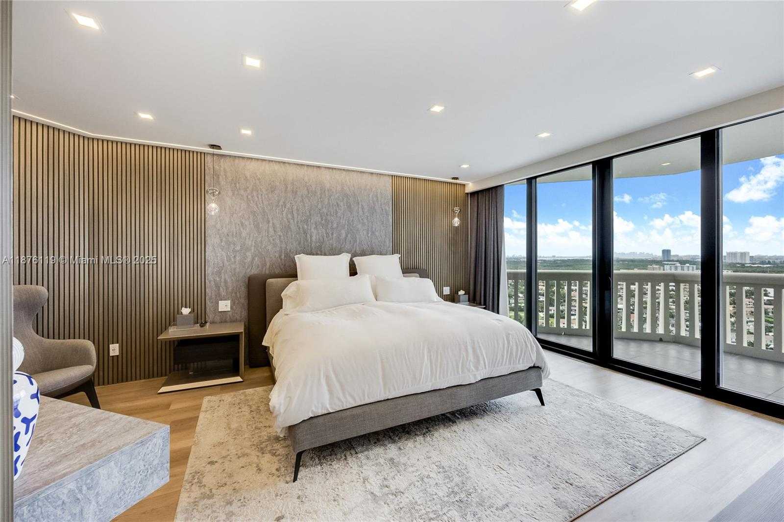 Small Image of 2000 ISLAND BLVD #2507, Aventura Number 13