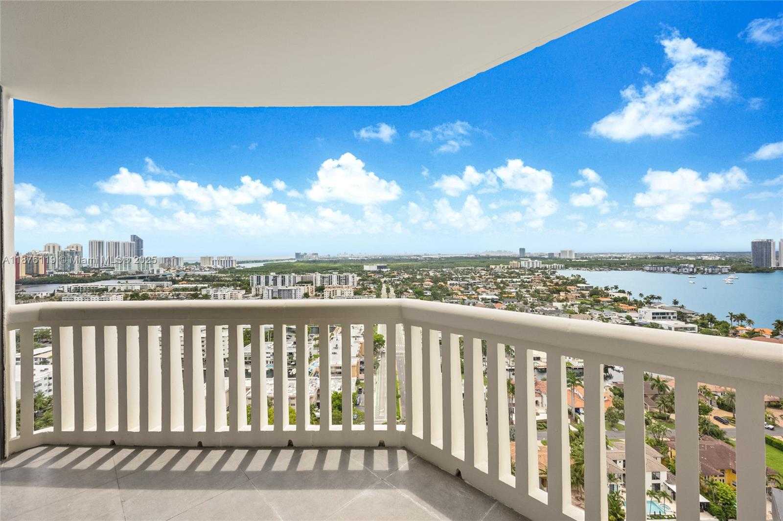 Small Image of 2000 ISLAND BLVD #2507, Aventura Number 15