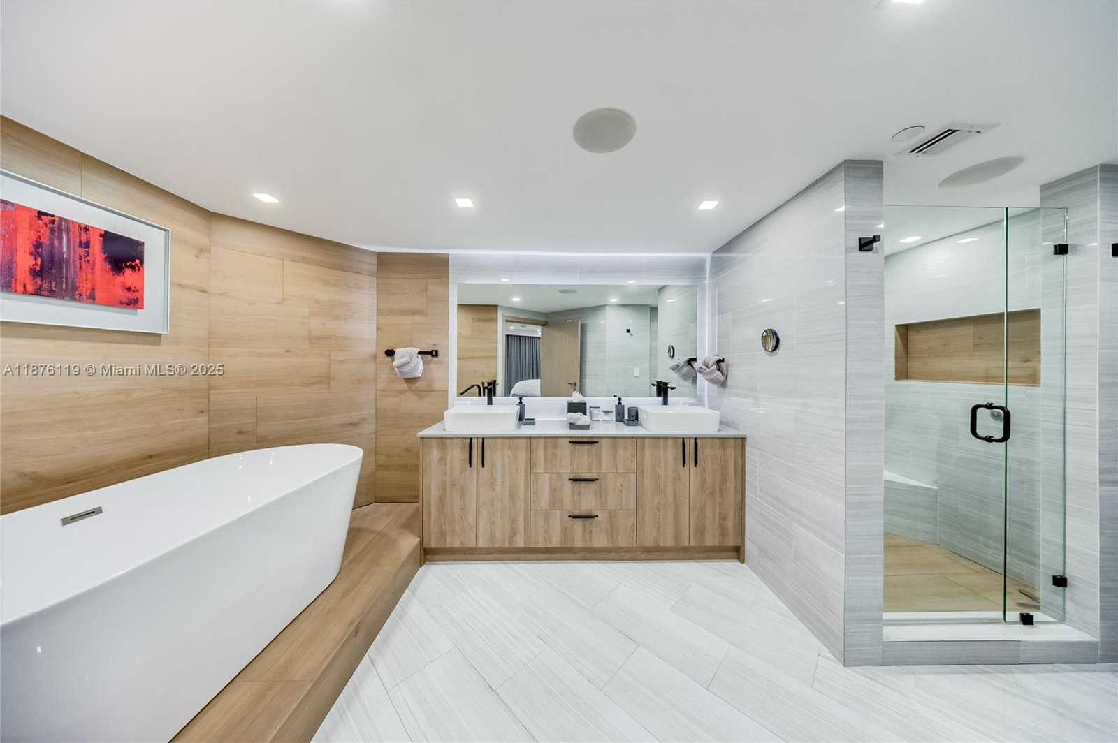 Small Image of 2000 ISLAND BLVD #2507, Aventura Number 16