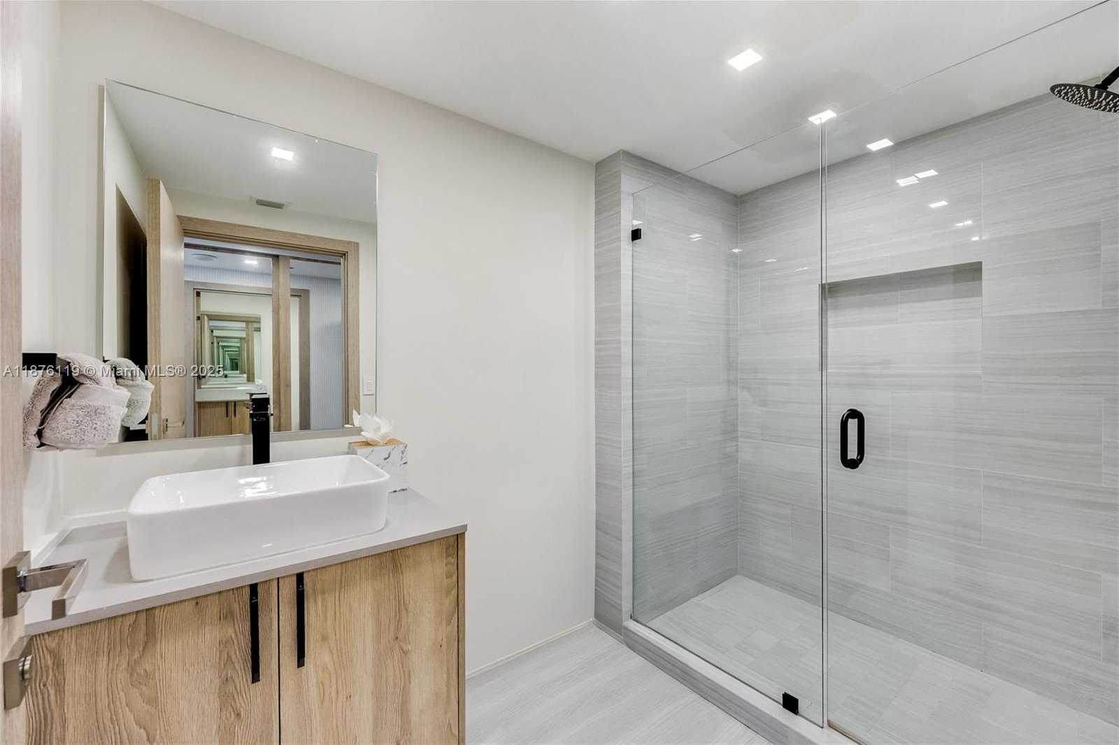 Small Image of 2000 ISLAND BLVD #2507, Aventura Number 20