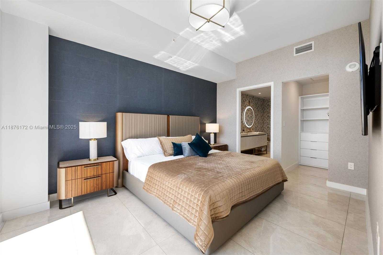 Small Image of 2678 TIGERTAIL AVE #1705, Miami Number 16