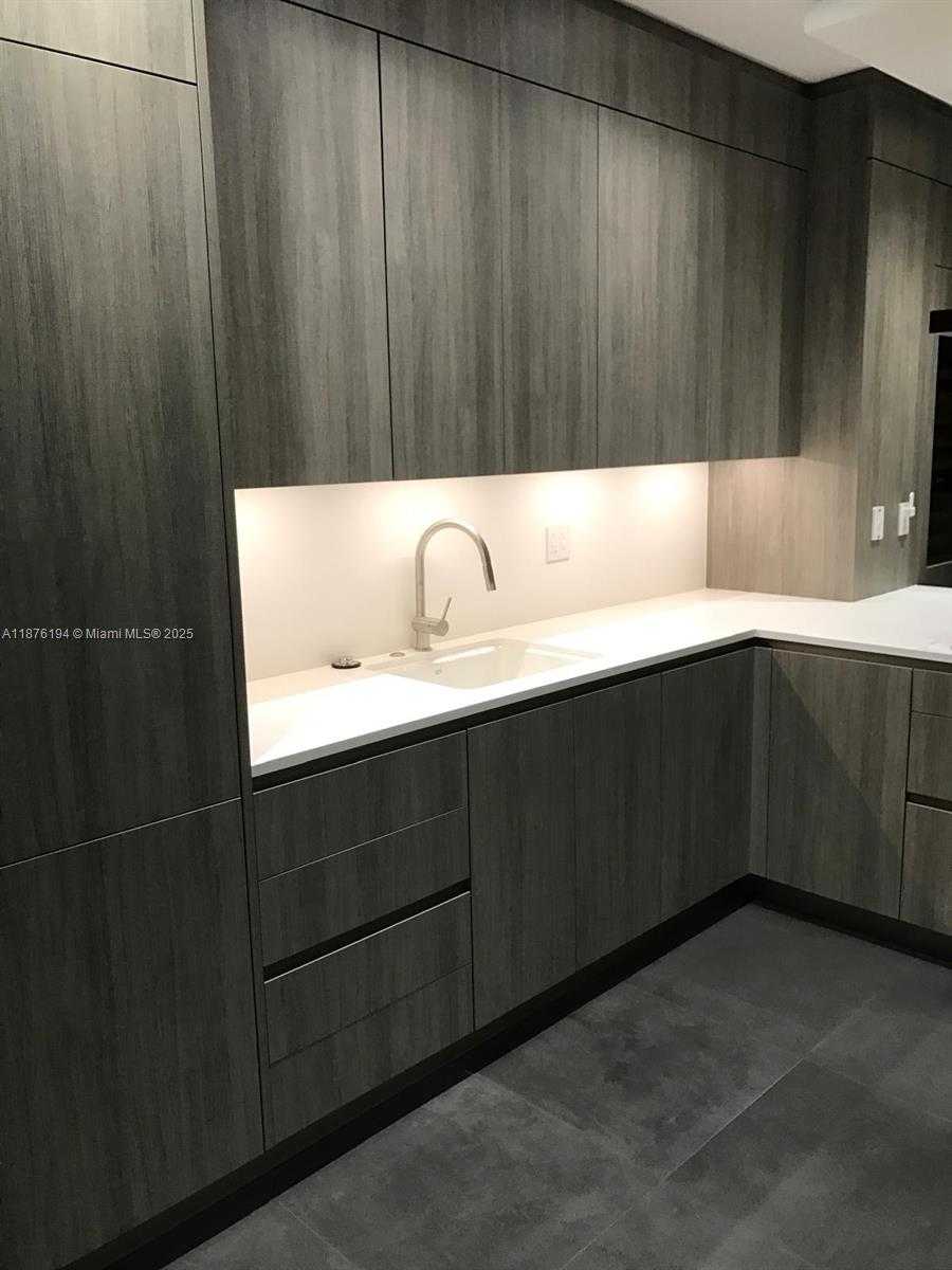 Small Image of 13635 DEERING BAY DR #243, Coral Gables Number 6