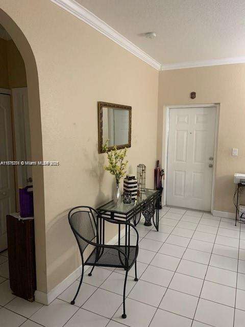 Small Image of Hialeah Number 3