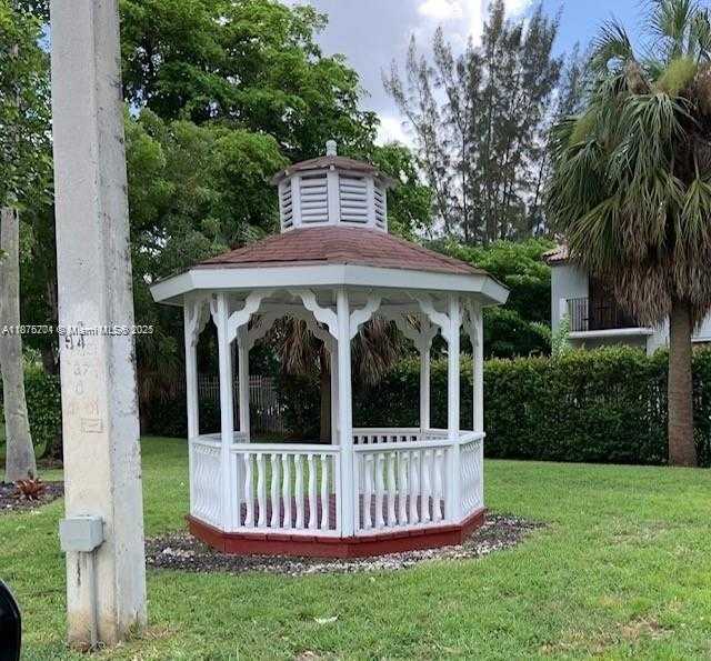 Small Image of Hialeah Number 4