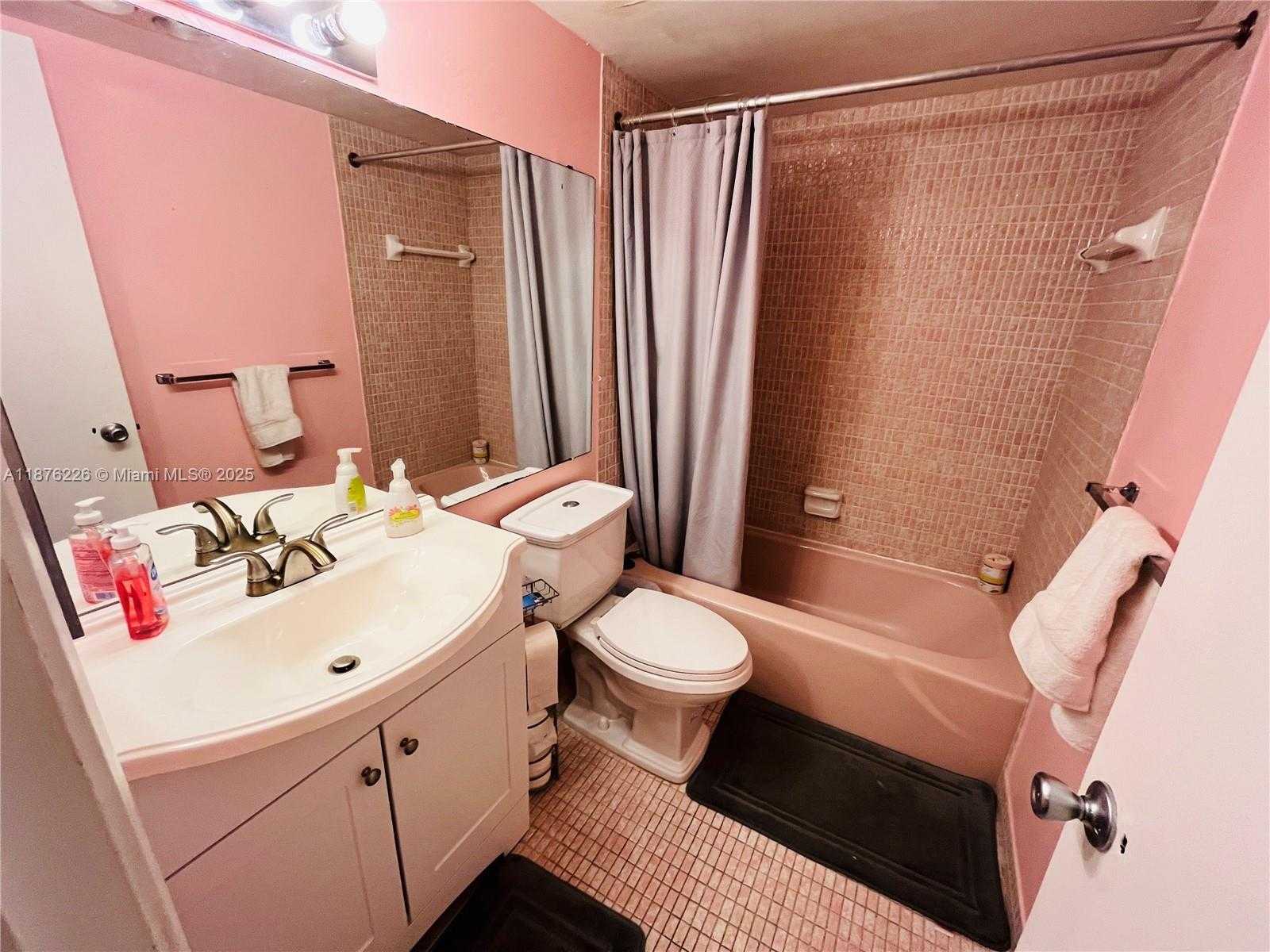 Small Image of 4650 WASHINGTON ST #310, Hollywood Number 10