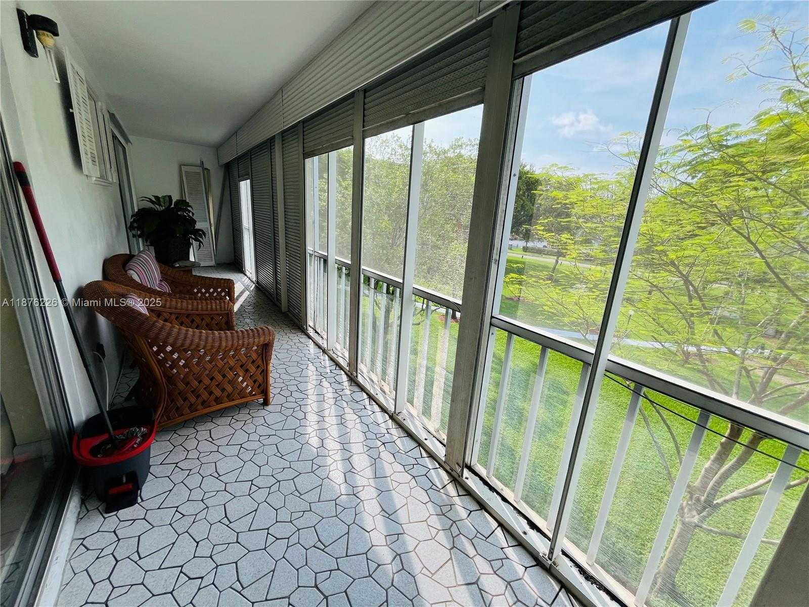 Small Image of 4650 WASHINGTON ST #310, Hollywood Number 5