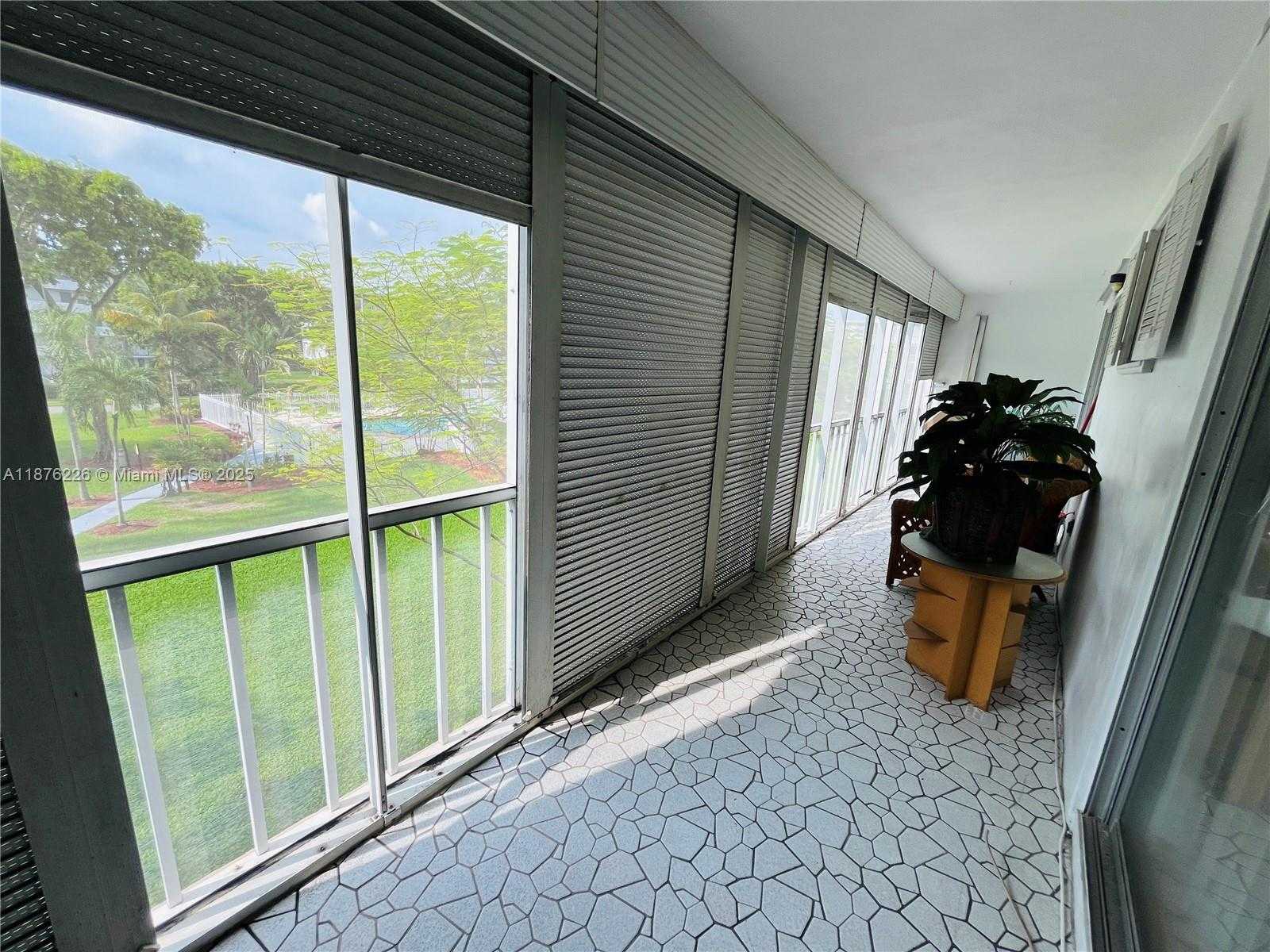 Small Image of 4650 WASHINGTON ST #310, Hollywood Number 6