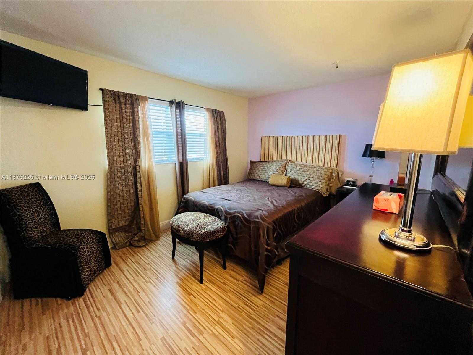 Small Image of 4650 WASHINGTON ST #310, Hollywood Number 9
