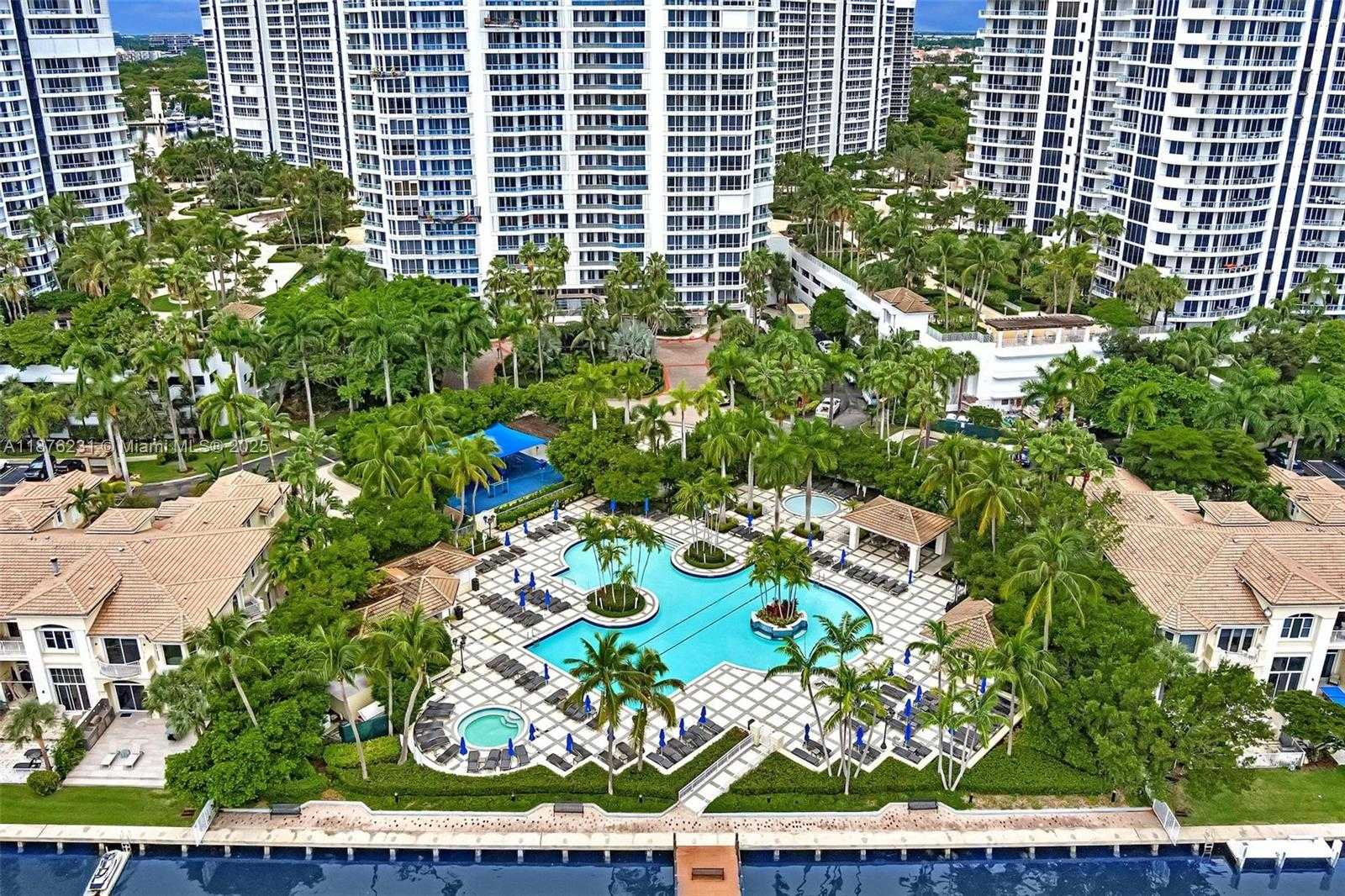 Small Image of 21050 POINT PL #302, Aventura Number 40