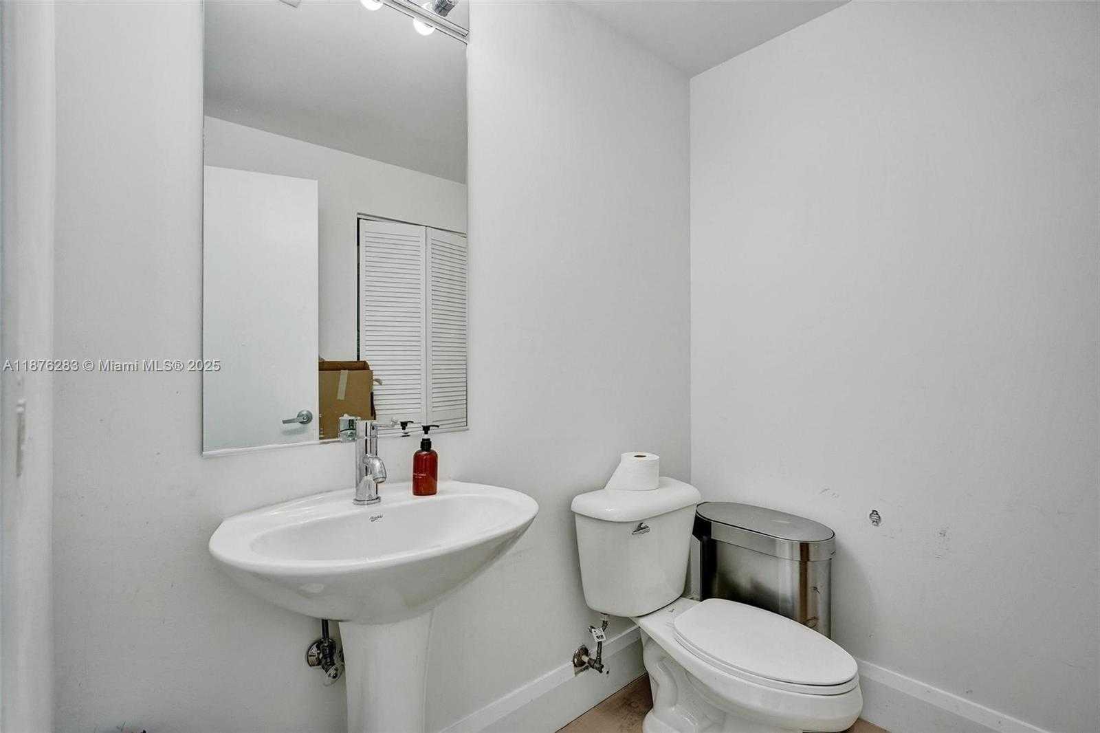 Small Image of 888 BISCAYNE BLVD #5102, Miami Number 15