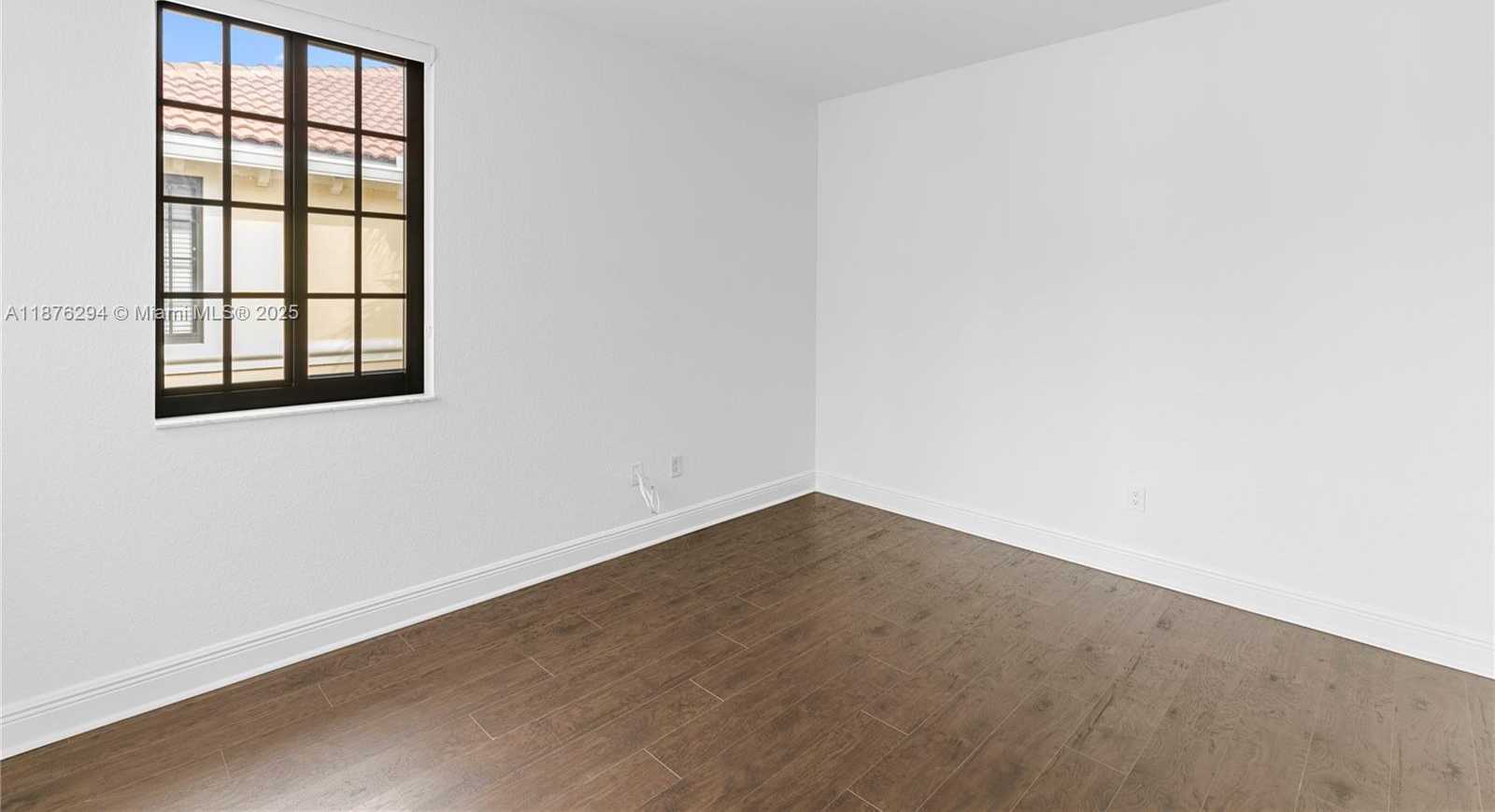 Small Image of 1559 PASSION VINE CIR #7-2, Weston Number 14