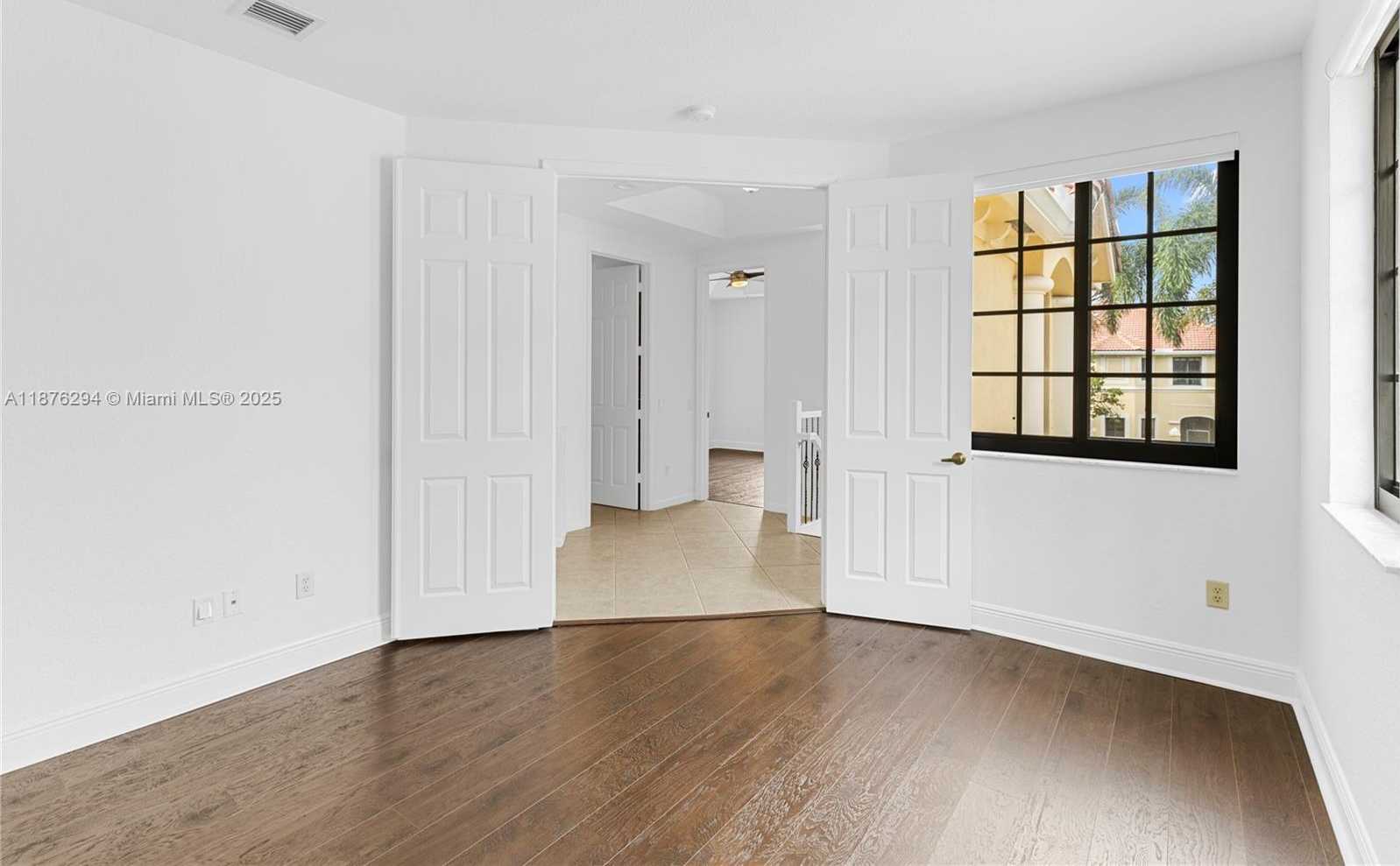Small Image of 1559 PASSION VINE CIR #7-2, Weston Number 15