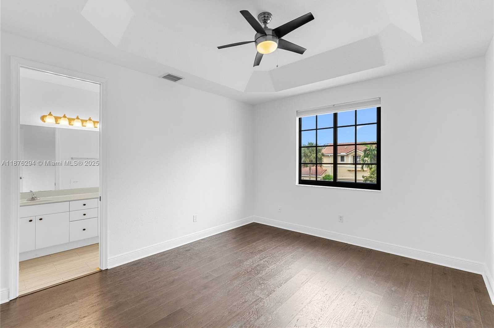 Small Image of 1559 PASSION VINE CIR #7-2, Weston Number 16